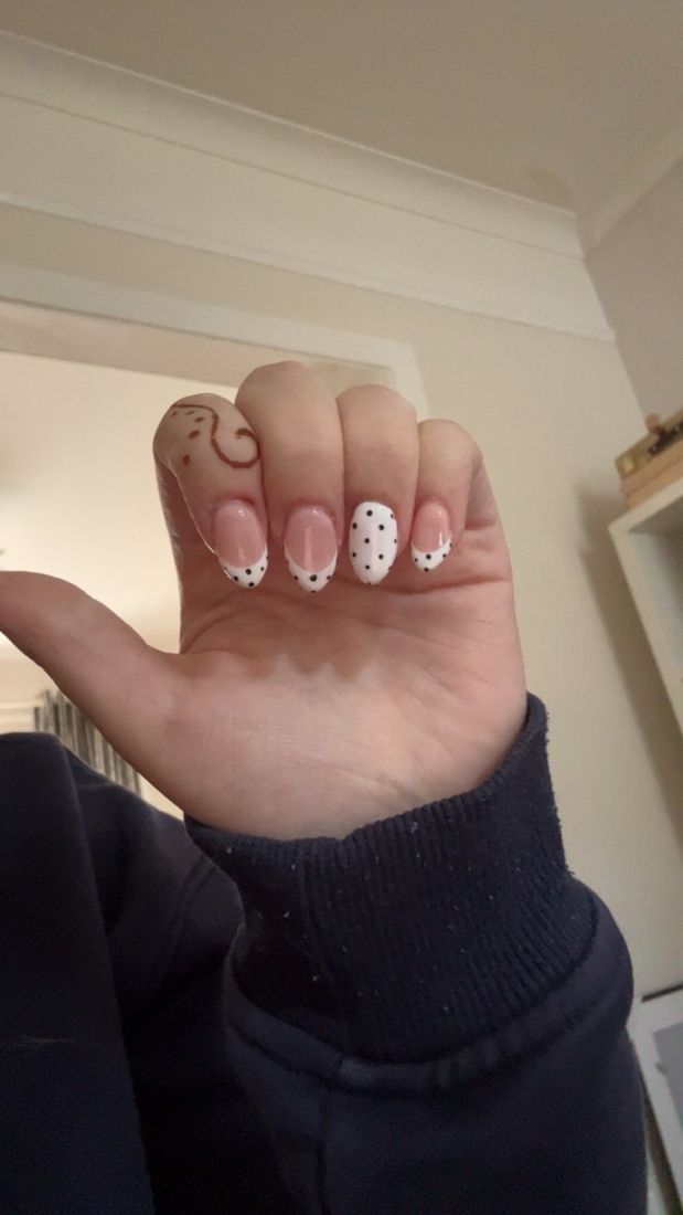 Short nails with polka dots and a swirl design